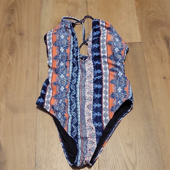 NWOT CUPSHE BLUE PAISLEY SWIMSUIT SIZE MEDIUM High Waist - Picture 1 of 4